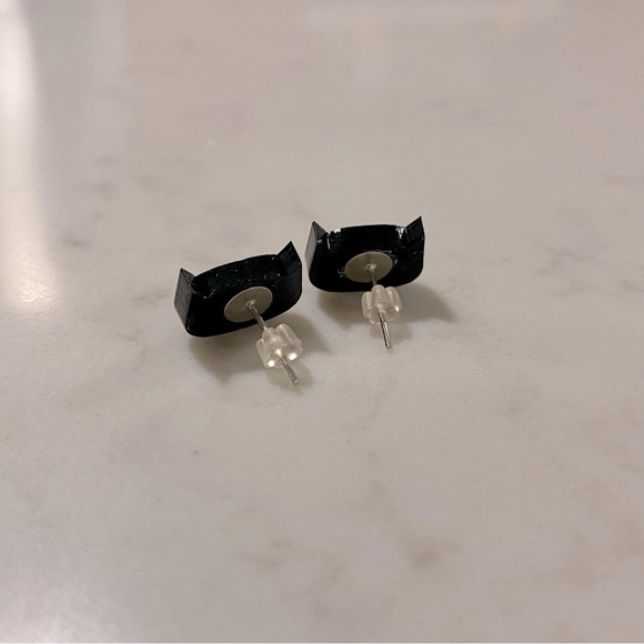 Black Cat Stud Earrings - Picture 3 of 4